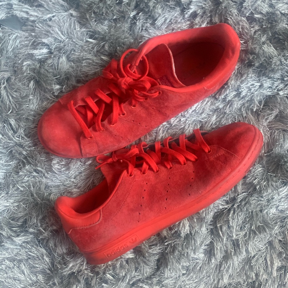 Red Adidas Stan Smiths